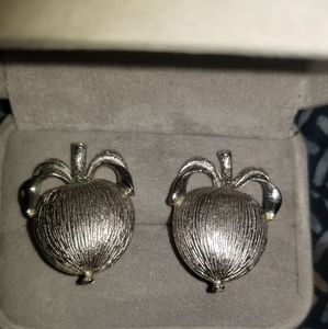 Vintage Sarah Coventry clip on earrings